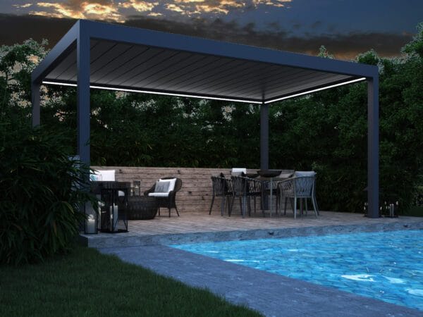 Terrassenüberdachung mit Lamellendach am Pool