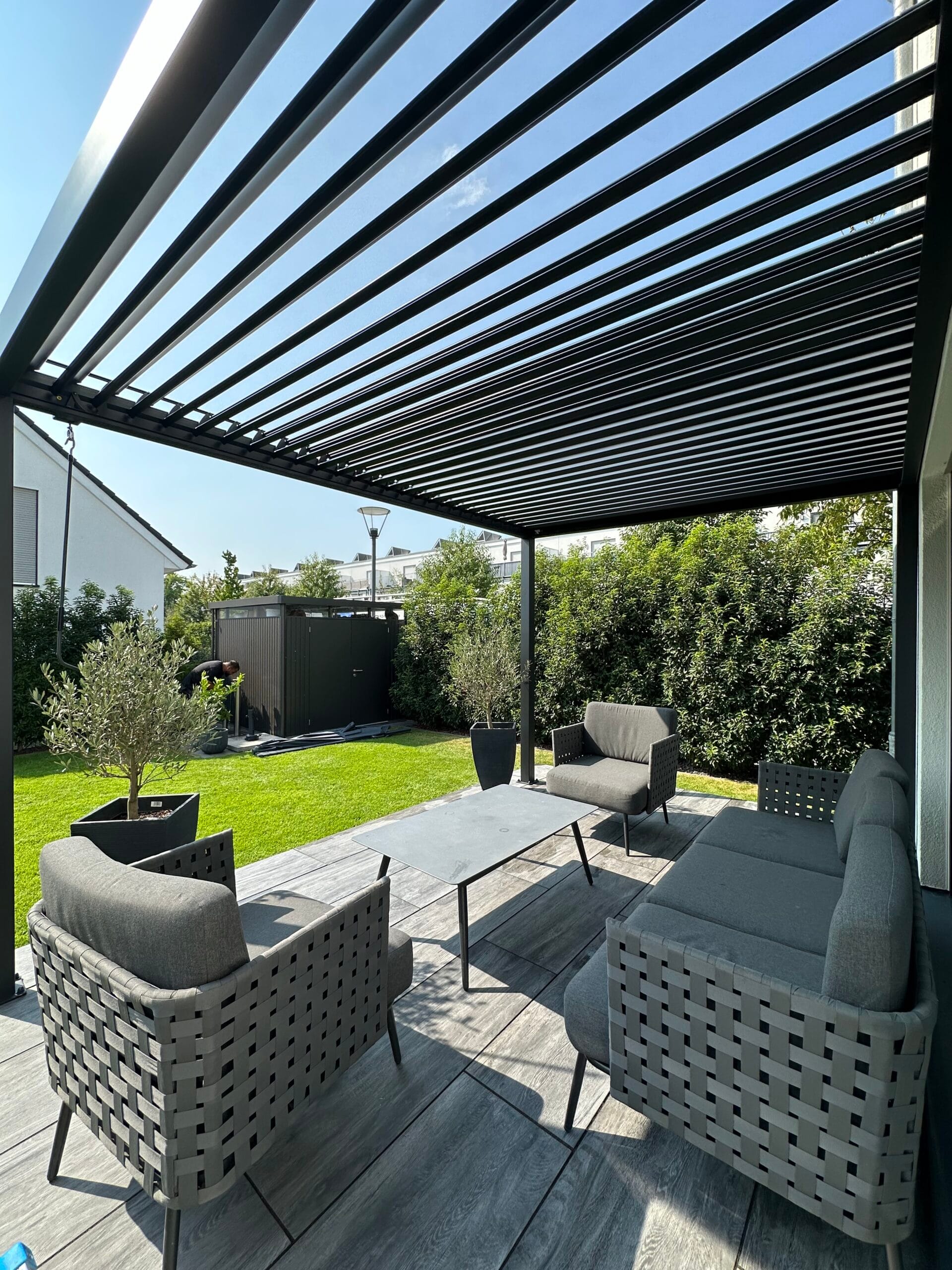 Lamellendach Erkelenz – moderne Terrassenüberdachung Modernes Lamellendach in Hückelhoven mit LED-Beleuchtung